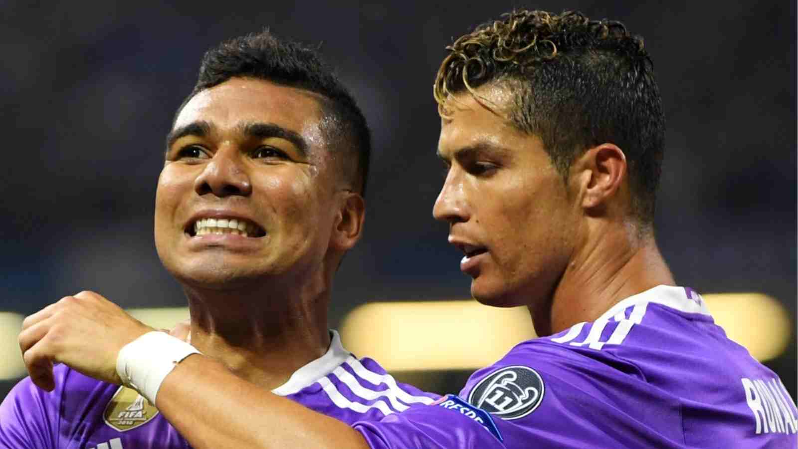 Watch Manchester United S Casemiro Patiently Waits For Cristiano