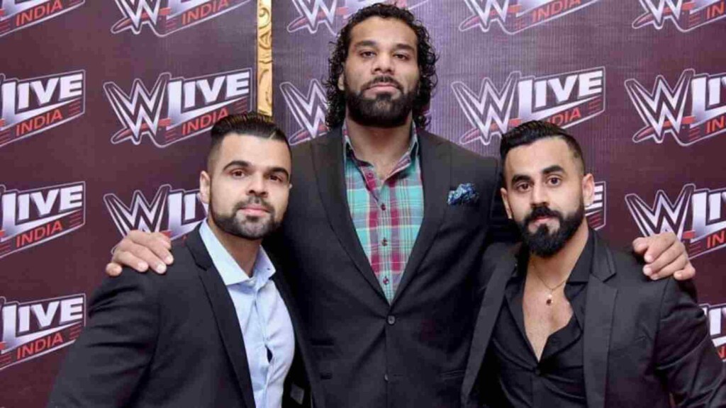 Harv Sihra to the right of Jinder Mahal