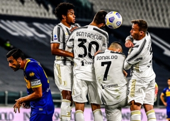 Cristiano Ronaldo ducks under the ball