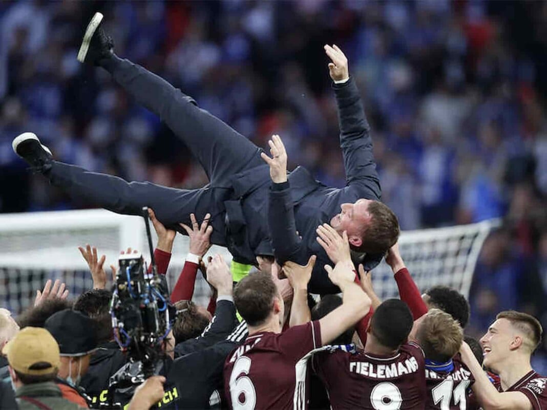 Brendan Rodgers with his players