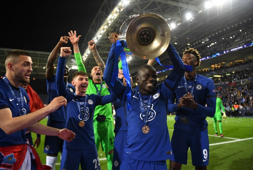 N'Golo kante with the trophy