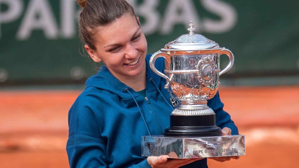 Simona Halep with 2018 French Open trophy