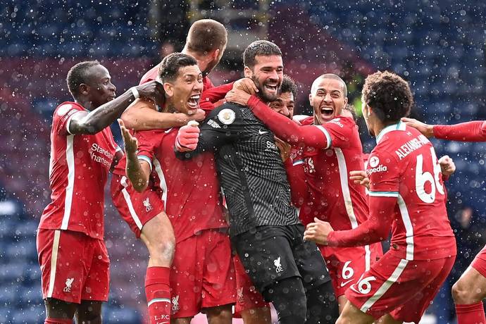 WATCH: Liverpool leave it late as Alisson scored an added time winner to keep their Top four hopes alive