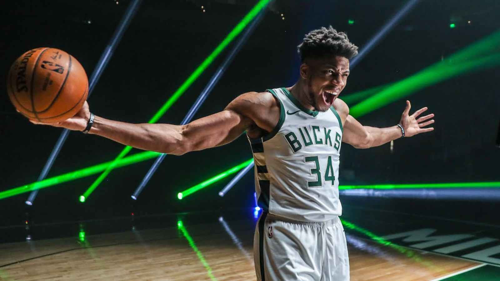 Watch: Twitter reacts to Giannis Antetokounmpo’s surprising return with his best Christmas performance against the Boston Celtics.