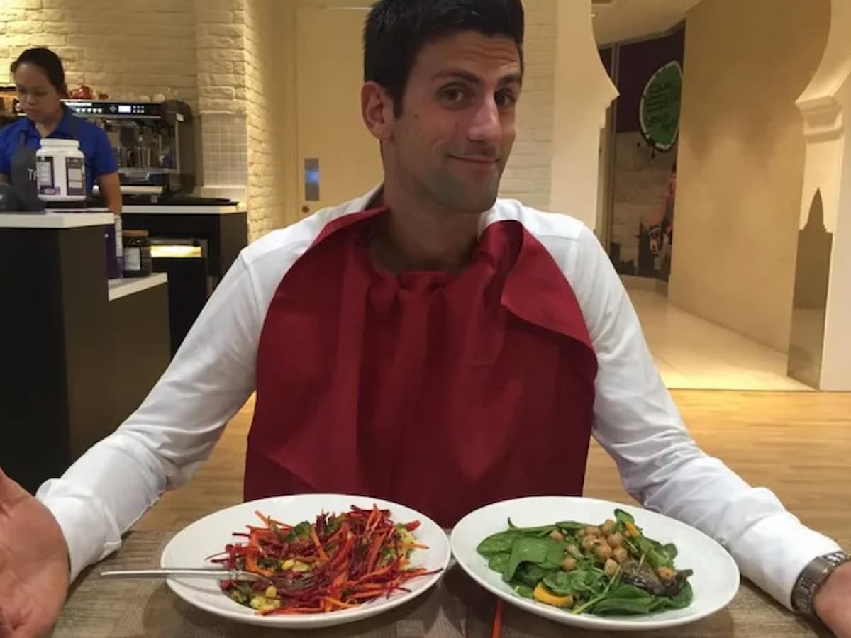 What does Novak Djokovic eat and drink during matches?