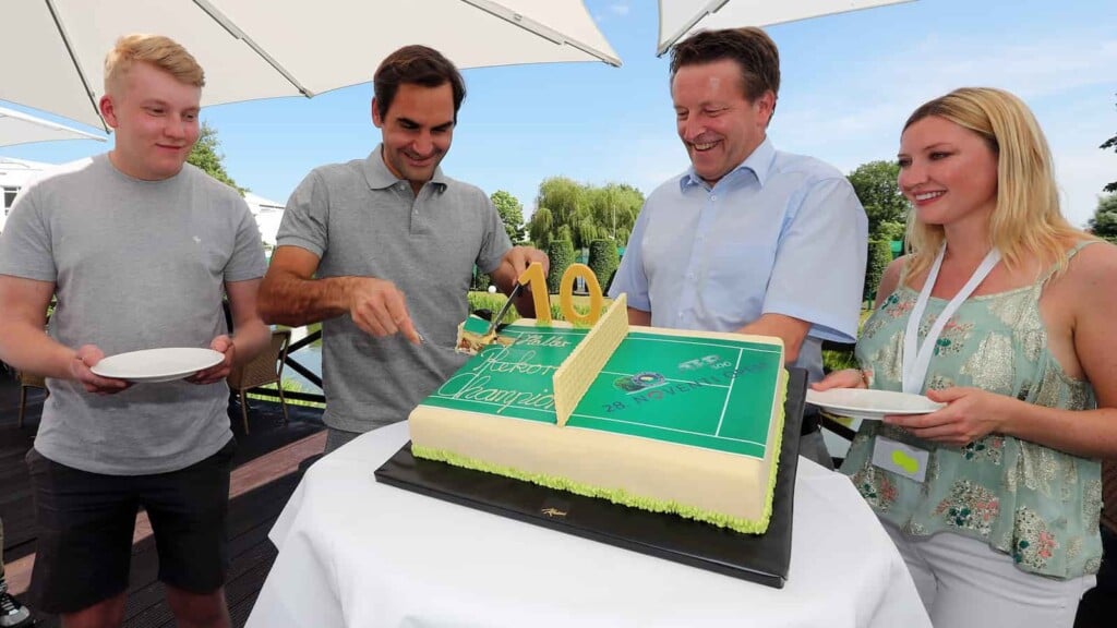 Roger Federer welcomed at the 2021 Halle Open