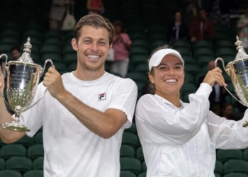 Neal Skupski and Desirae Krawczyk with their Wimbledon 2021 Mixed Doubles Trophies