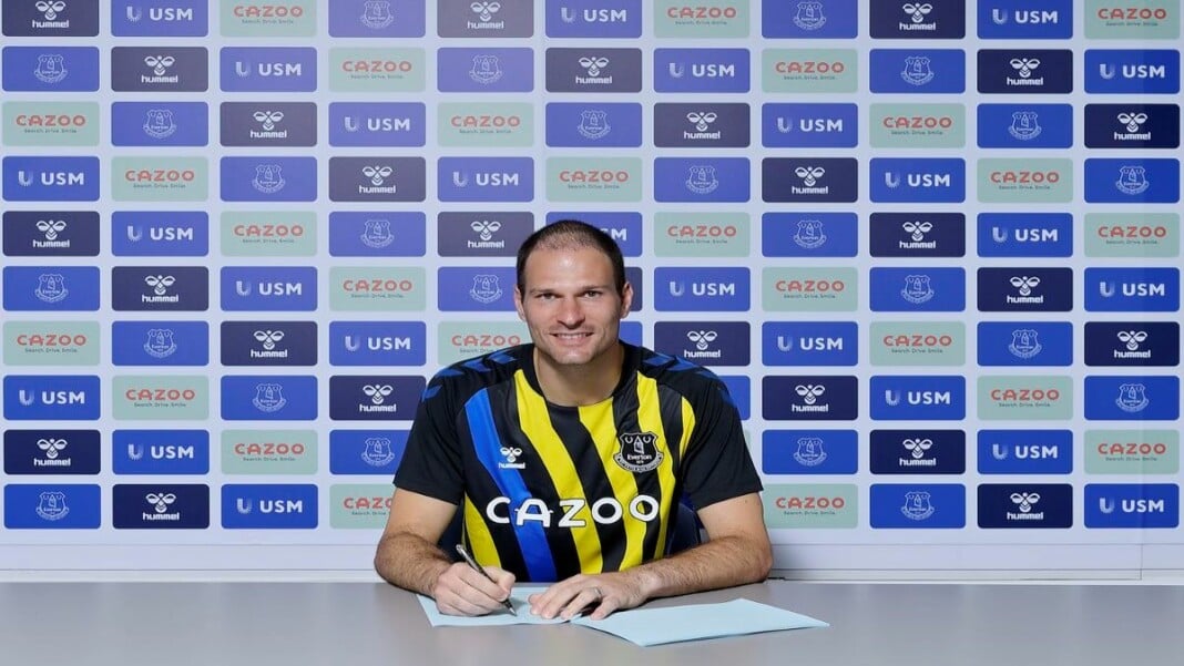 Asmir Begovic joins Everton on a one-year deal Asmir Begovic joins Everton on a one-year deal