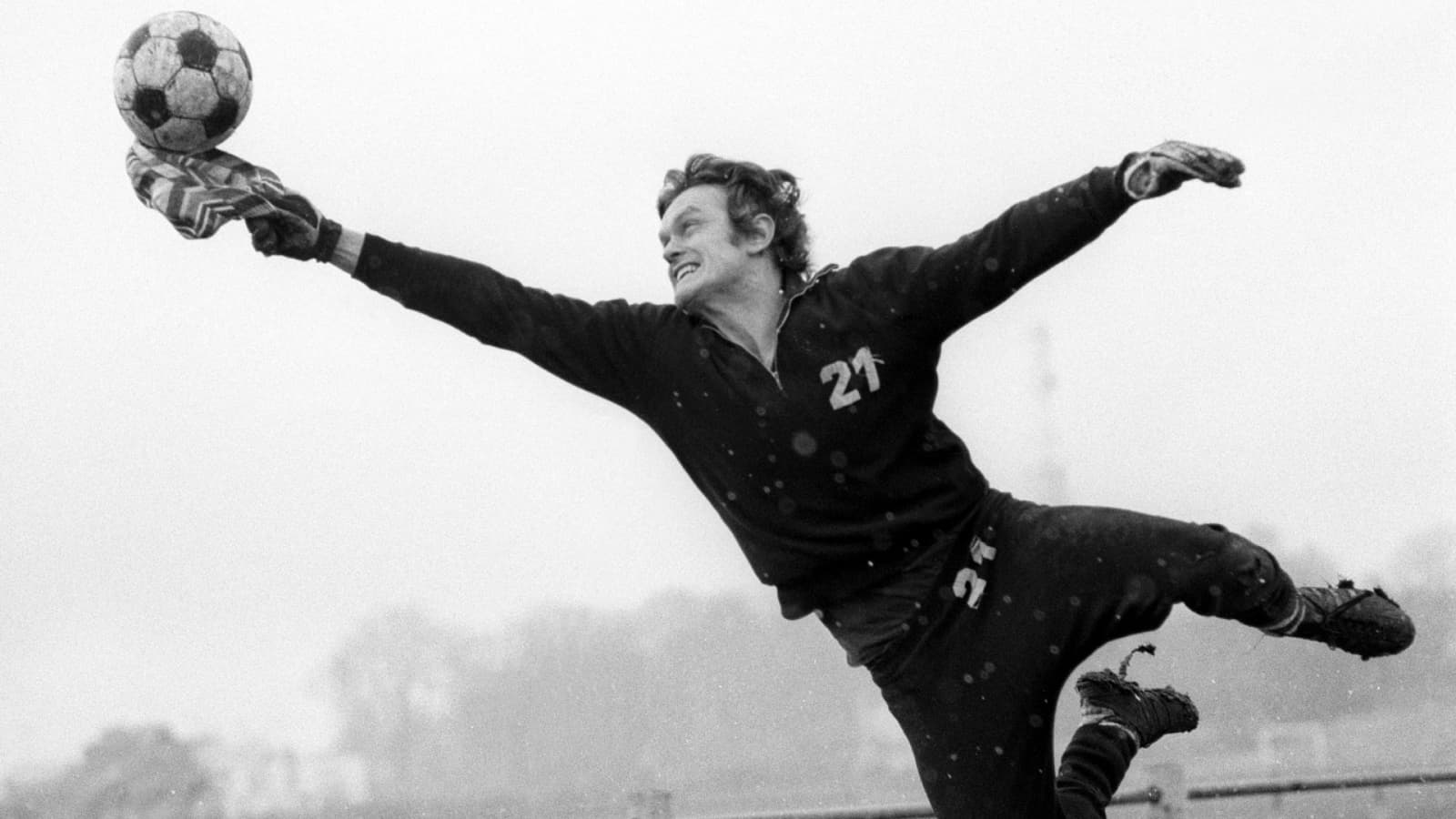 Top 5 most underrated goalkeepers of all time FirstSportz