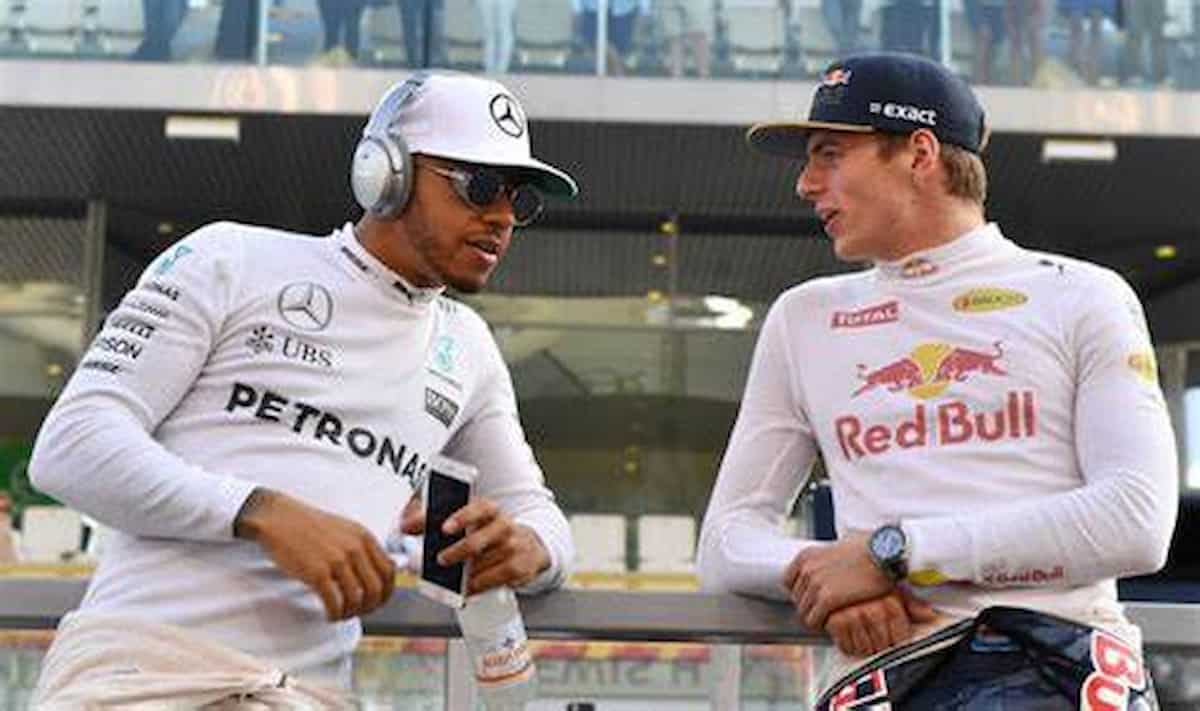 Max Verstappen sluit niet uit hetzelfde pad te bewandelen als Lewis  Hamilton: 'Zeg nooit nooit