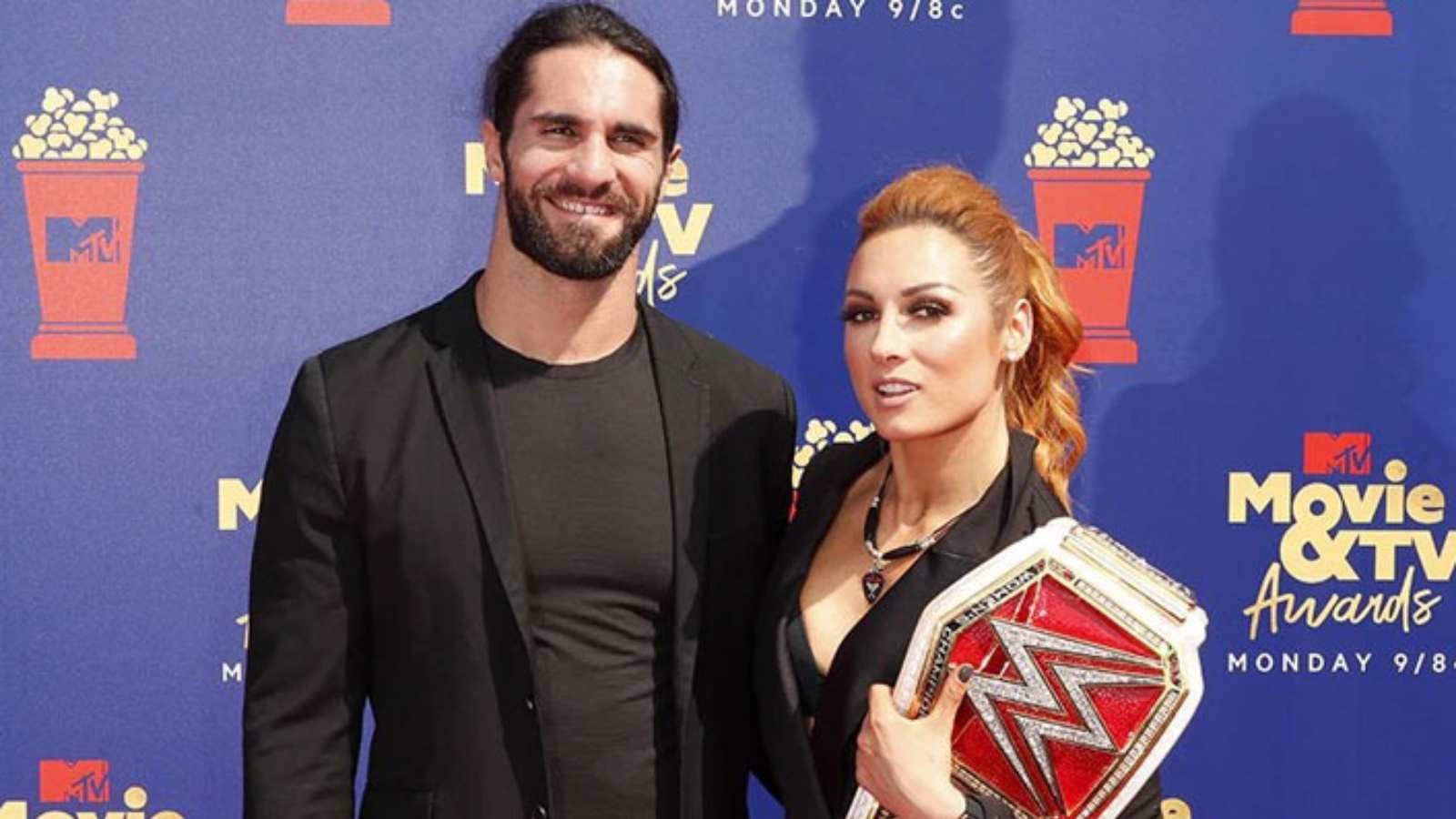 WWE Angola - Seth Rollins anuncia que ele e Becky Lynch se