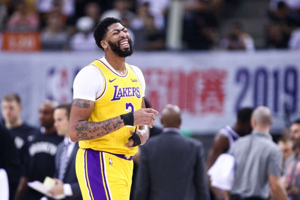 Watch Anthony Davis Ejected From Bulls Vs Lakers Game For Tying Shoe