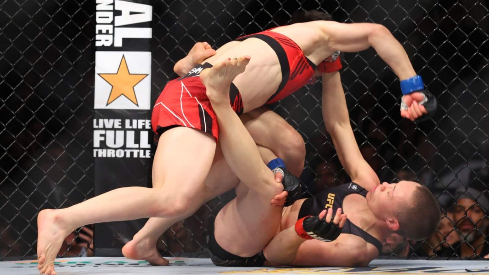 Zhang Weili and Rose Namajunas