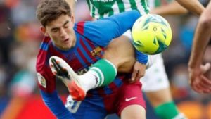 Injury! 17 year old Spain Youngest debutant left ground on stretcher due to head injury between Barcelona v/s Real Betis match. 

A crucial blow by Hector Bellerin’s leg to Gavi.