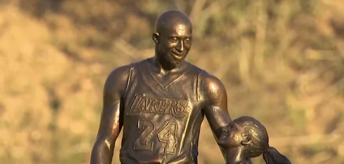 “Utter Disgrace” Fans lash onto Kobe Bryant and Gianna's statue made at ...