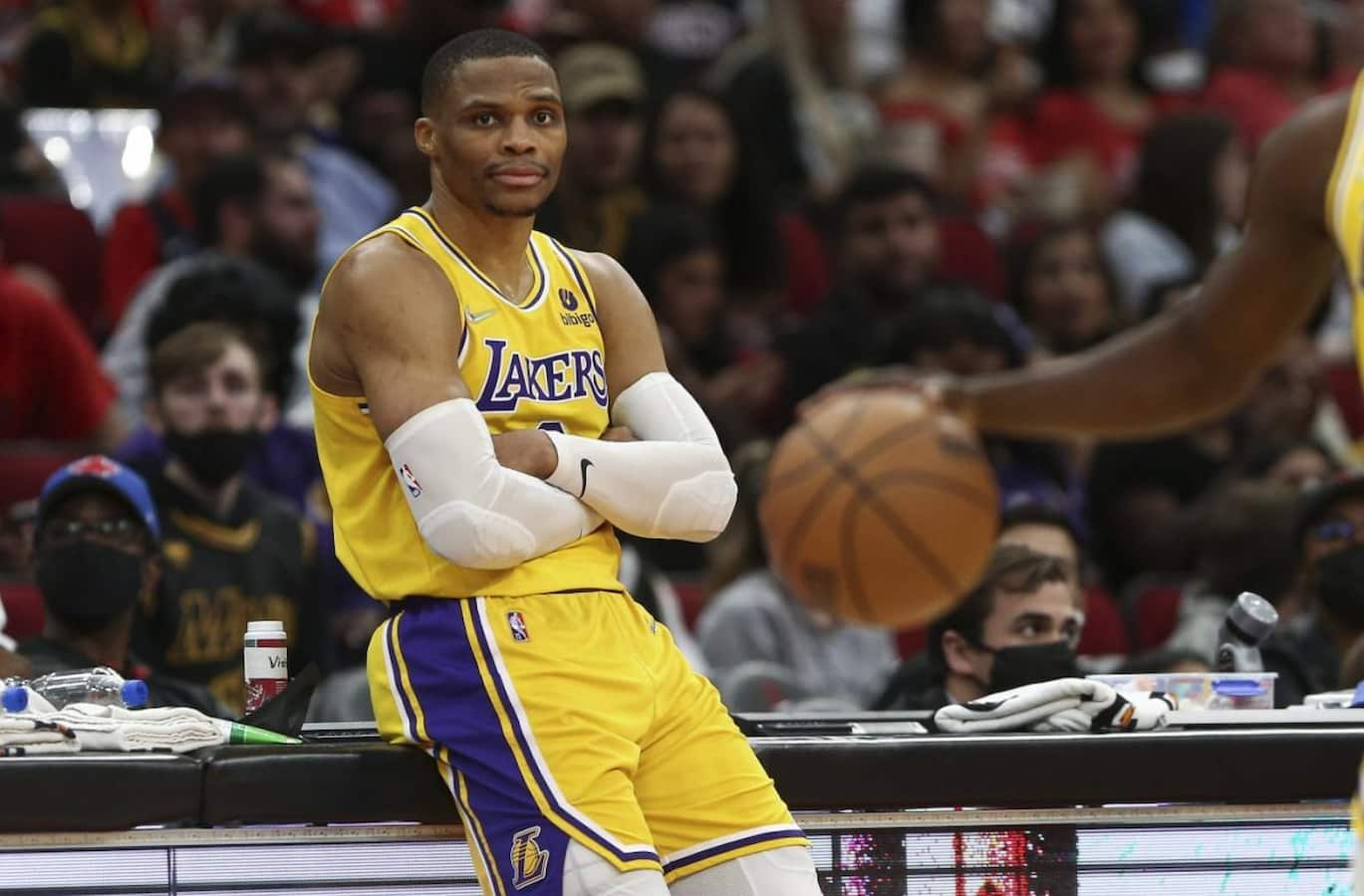 “Blame it on him” NBA Fans call out Lakers as ‘SCAPEGOAT’ Russell Westbrook gets furious watching Mavericks slaughter