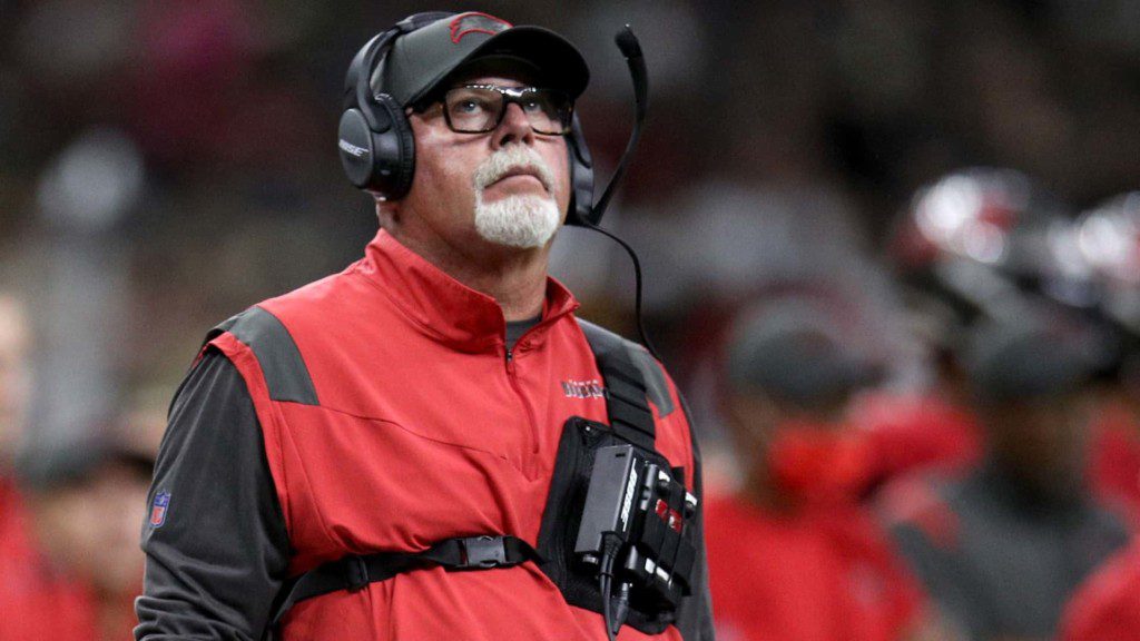 Patriots Unfiltered 3/31: Is New England Moving to a Positionless defense?,  Bruce Arians Retirement Reaction, Setting Expectations for 2022