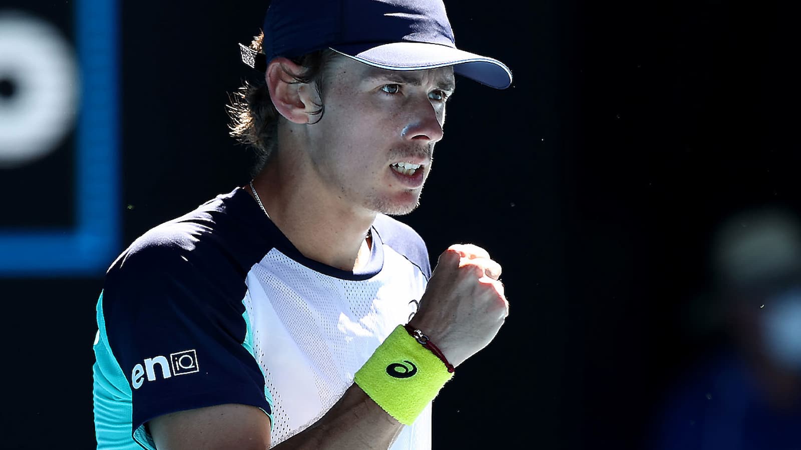 “I’m living my dream,” Alex de Minaur storms into the last 16 of his home slam for the first time