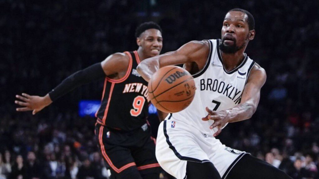 Kevin Durant in action against the Knicks