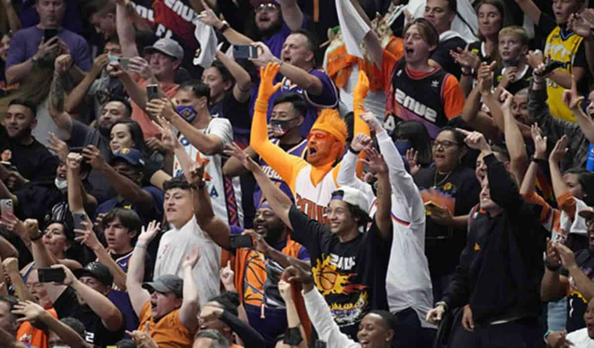 Phoenix Suns Twitter makes hilarious request to its fans after going 2