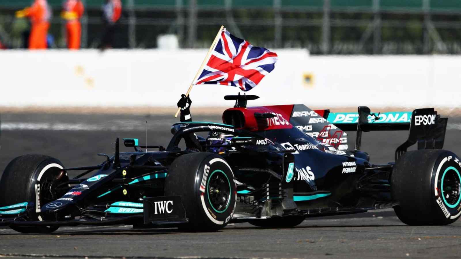 lewis-hamilton-braces-up-for-silverstone-homecoming-amidst-racial