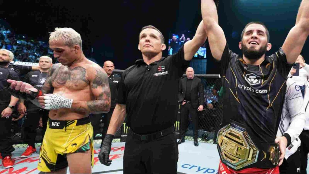 A dejected Charles Oliveira (L) gracefully accepts defeat against Islam Makhachev (R) at UFC 280