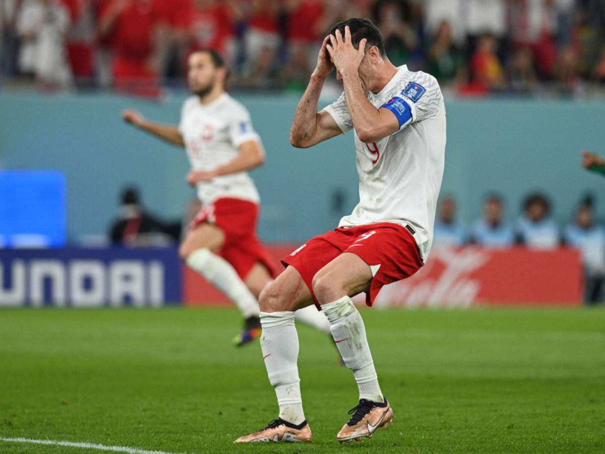 “He didn’t miss, he was denied”- Fans slam Robert Lewandowski after Poland draws against Mexico at 2022 FIFA World Cup due to his penalty miss