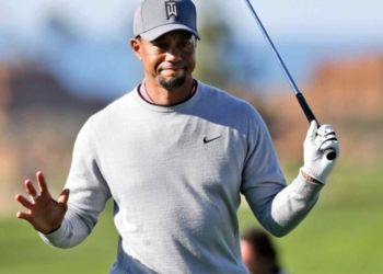 Tiger Woods takes WEDGY shots at Hero World Challenge 2022