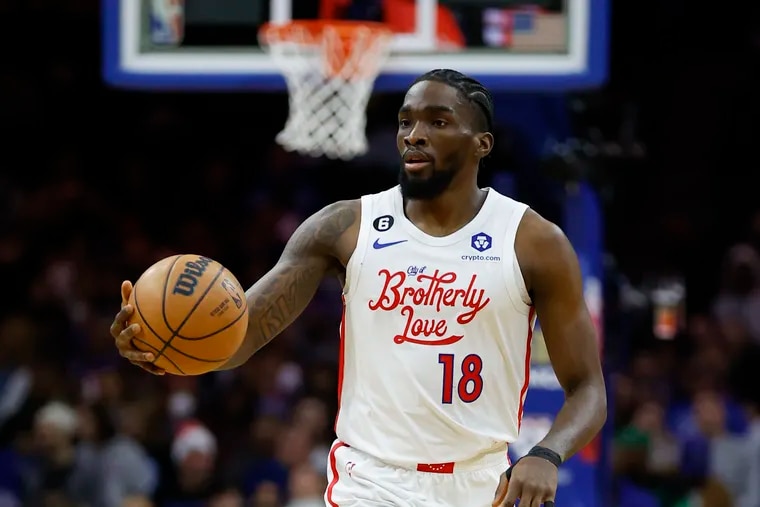 “MERRY CHRISTMAS” Shake Milton leaves Sixers fans speechless by draining 90-yard horse shot