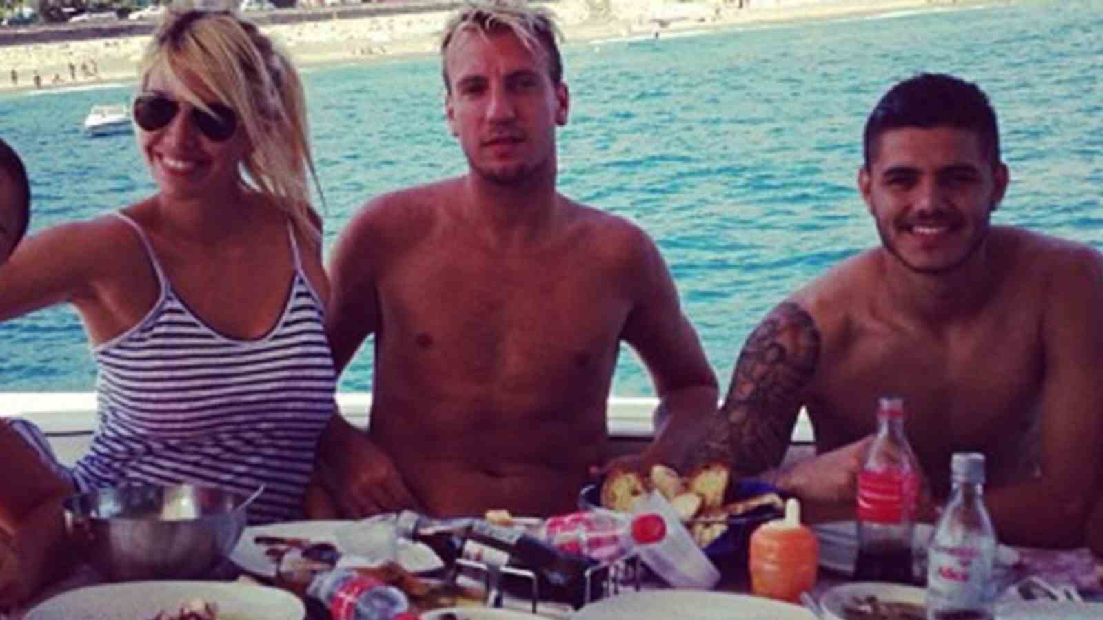 Mauro Icardi is furious with ex-wife Wanda Nara for celebrating Christmas with arch-nemesis L-Gante & Maxi Lopez