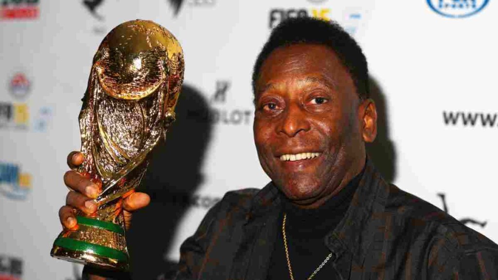 Pele with the 1970 World Cup trophy.