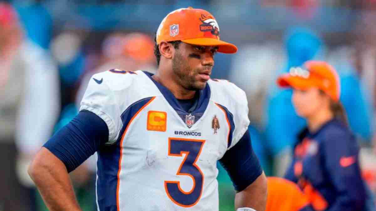 “He’s achieved DIVA status” – Russell Wilson gets TORCHED by fans for allegedly having his own  private office at the Denver Broncos facility