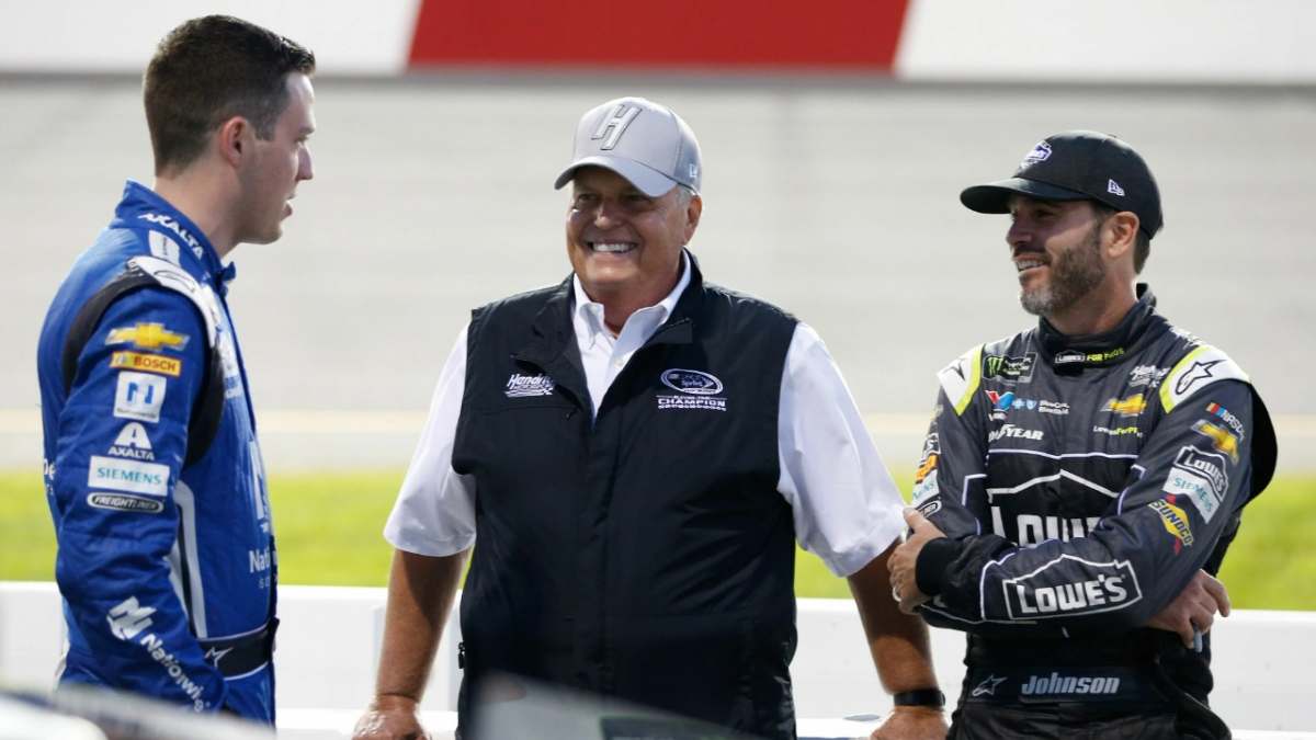 When Jimmie Johnson helped his HMS successor Alex Bowman level up in this NASCAR Track