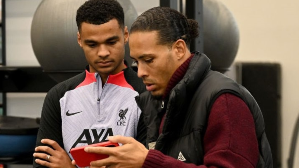 Liverpool's new signing Cody Gakpo with Virgil Van Dijk