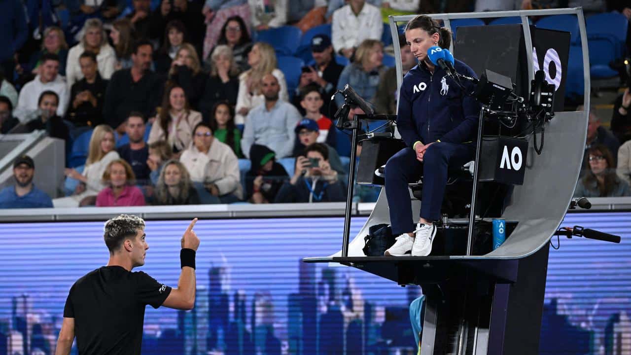 WATCH: “What is that s***?” Thanasi Kokkinakis has a fiery exchange with chair umpire during thrilling clash with Andy Murray at the Australian Open