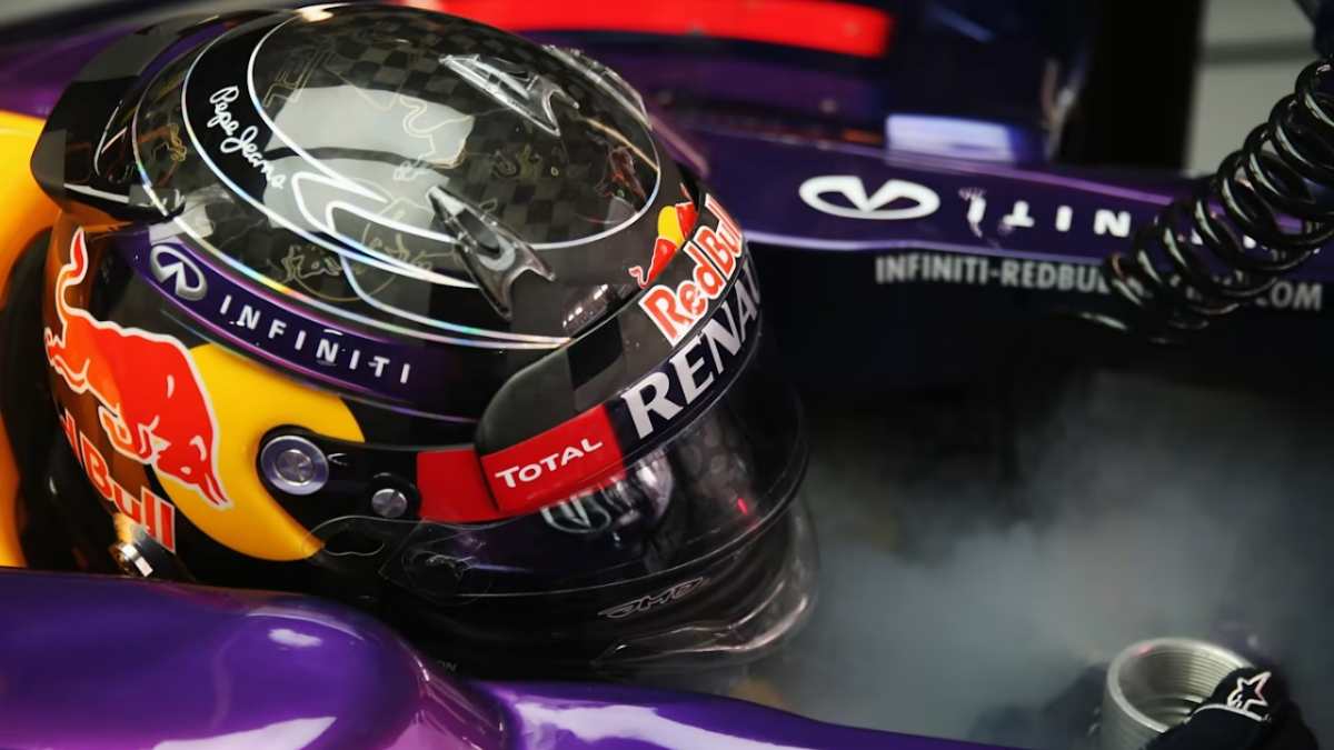 “I wonder who will win from now on” – Fans react as Sebastian Vettel tops the charts with most helmet designs in 14 F1 seasons