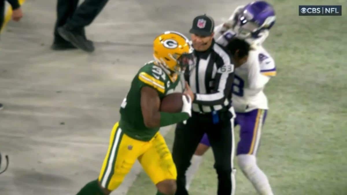 WATCH: “Should have been ejected from the game” – NFL fans APPALED by Justin Jefferson’s anger tantrum as WR hits sideline official with his helmet