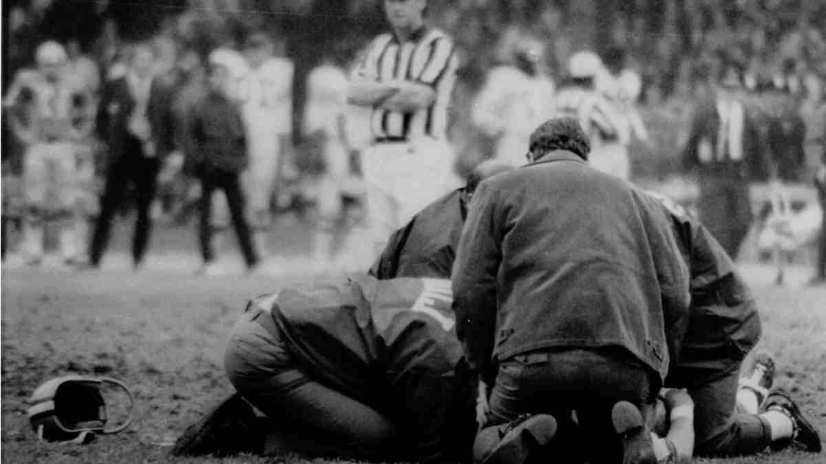 Chuck Hughes: The UNFORTUNATE time when an NFL player died on the field and everyone continued playing