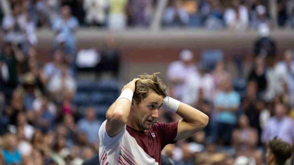 Casper Ruud calls the Hamburg surface the WORST on the Tour as Sebastian Baez makes life difficult for him 1 Casper Ruud
