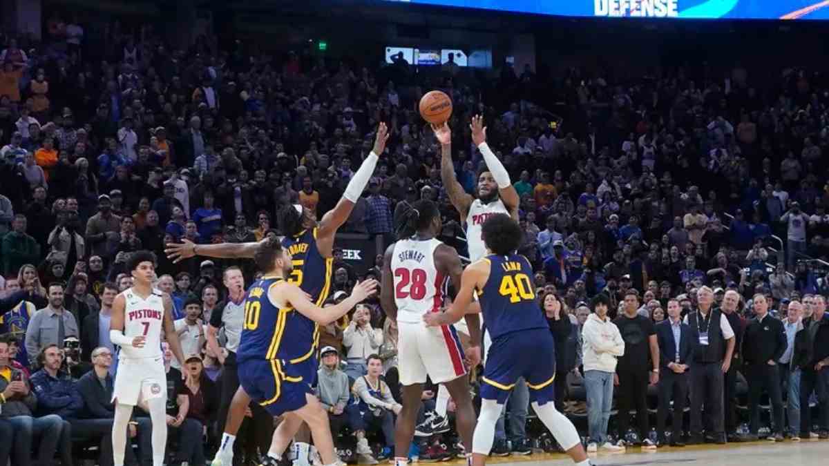 “Best play of the season” – Fans shocked as Saddiq Bey drills game-winning three-pointer at the buzzer to beat the Warriors