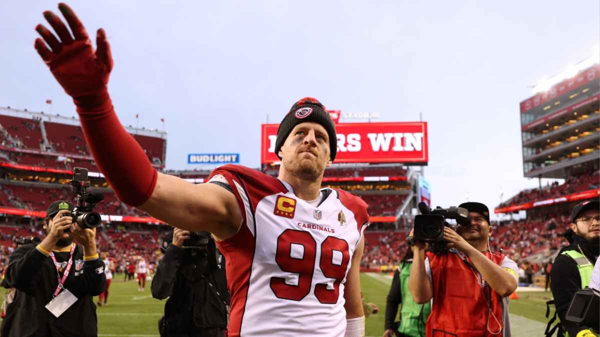 WATCH: JJ Watt cries as he receives a standing ovation by the Levi’s Stadium as he walks off the field one last time