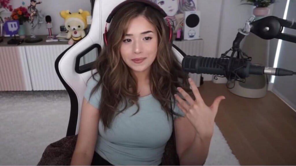 Pokimane is at a loss of words as prominent Mexican footballer gifts her Twitch subs