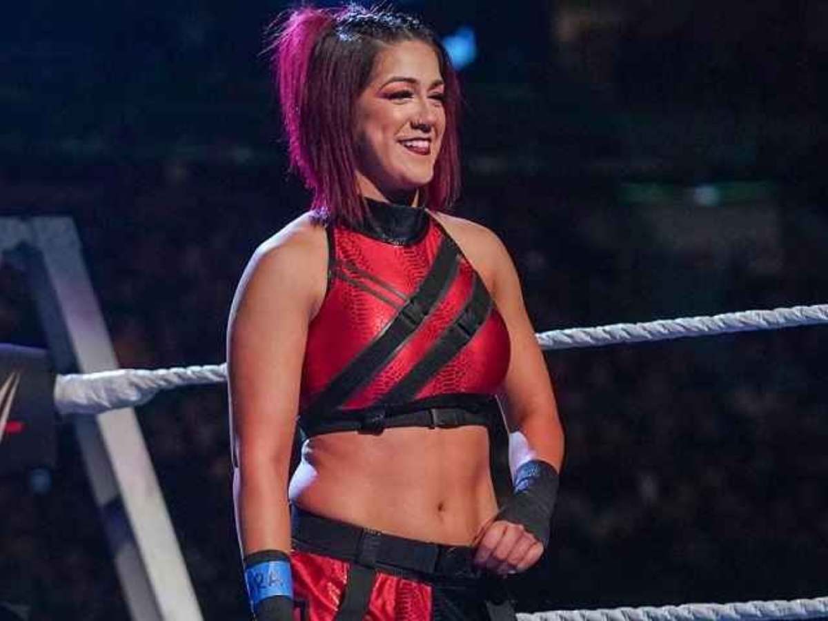 “Stop yelling,” Bayley makes a small request to fans after a match at live event