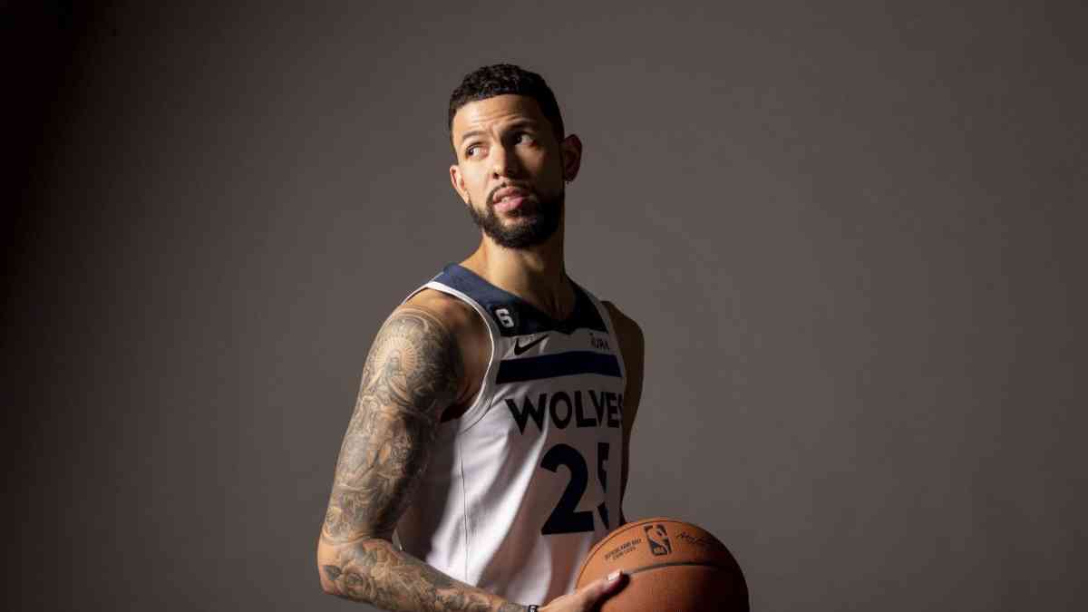 “I promise you. Just gotta stay with us” Austin Rivers hypes up the Timberwolves following victory over #1 seed in the West