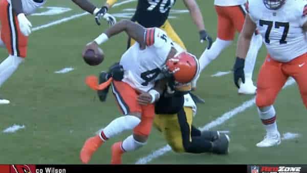"He got away with 24 illegal touches" - Refs miss blatant facemask on Deshaun Watson, social media ROASTS the alleged 'predator' 1 Browns, Deshaun Watson