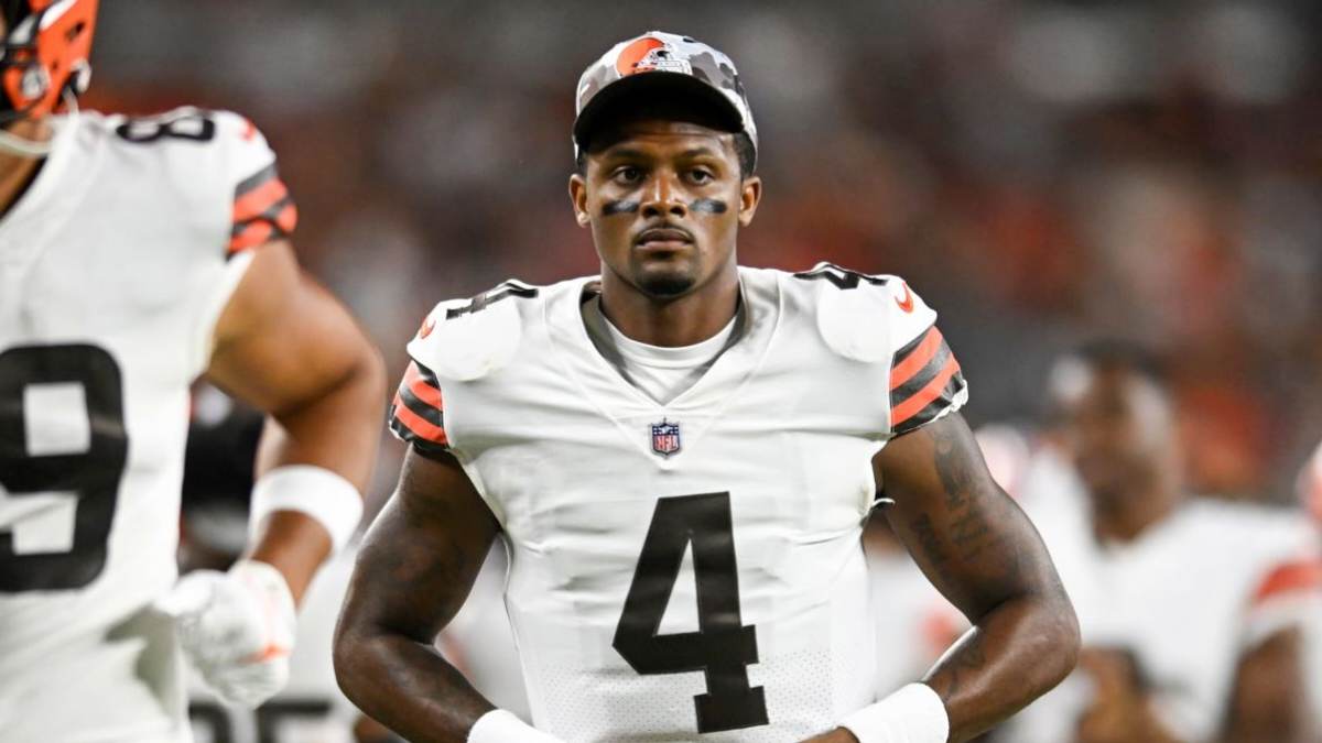 “He got away with 24 illegal touches” – Refs miss blatant facemask on Deshaun Watson, social media ROASTS the alleged ‘predator’