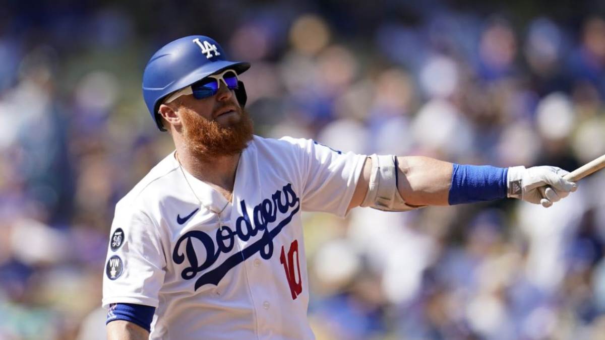 Justin Turner Net Worth, MLB Career, Endorsements, Wife, Family and more