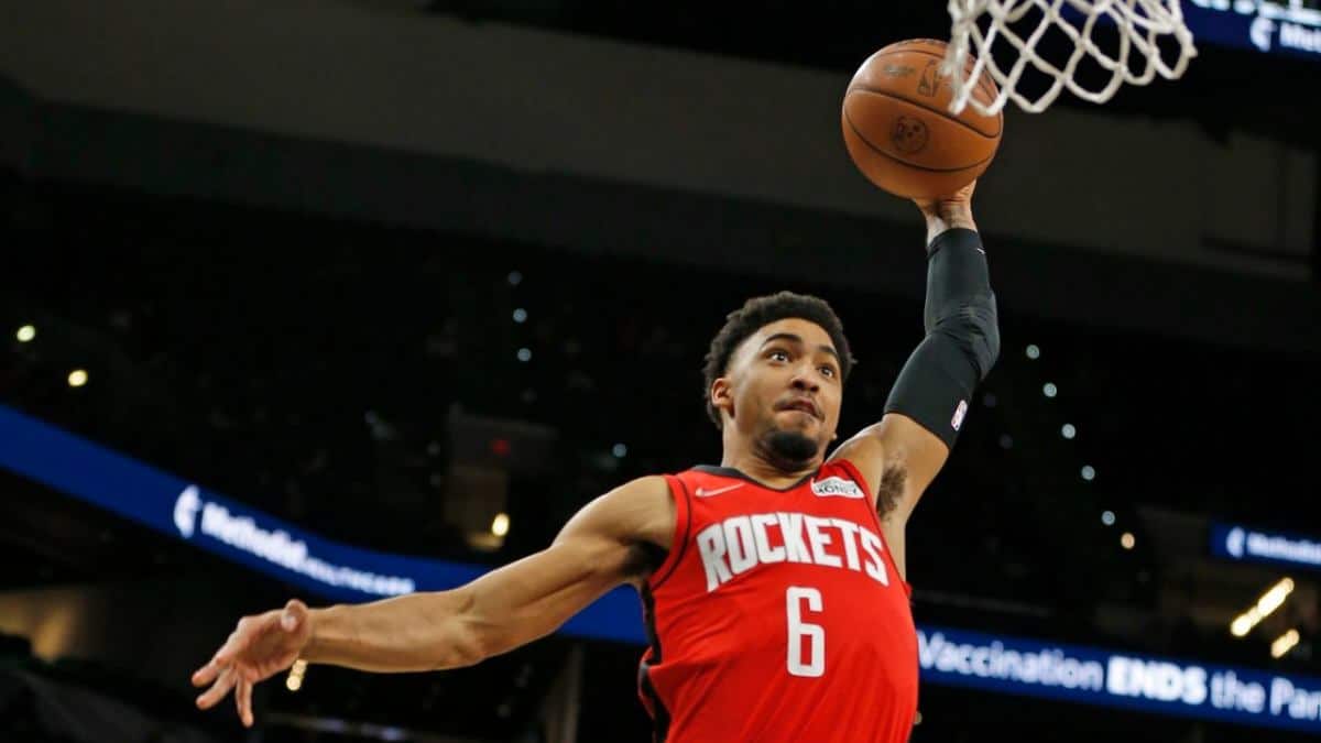 WATCH: 2023 NBA Slam Dunk Contest participant KJ Martin destroys 3x DPOY Rudy Gobert with a MONSTROUS putback jam