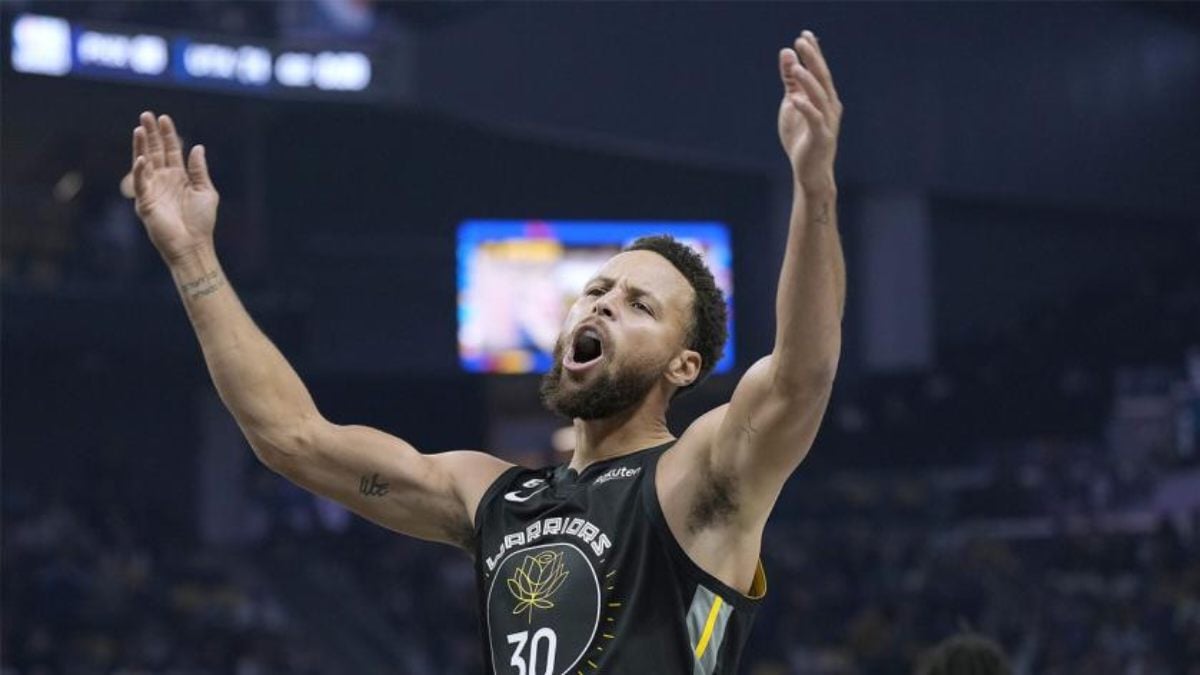 Stephen Curry is back in the NBA after his dislocated shoulder injury, Fans hail the end of the champion point guard’s hiatus