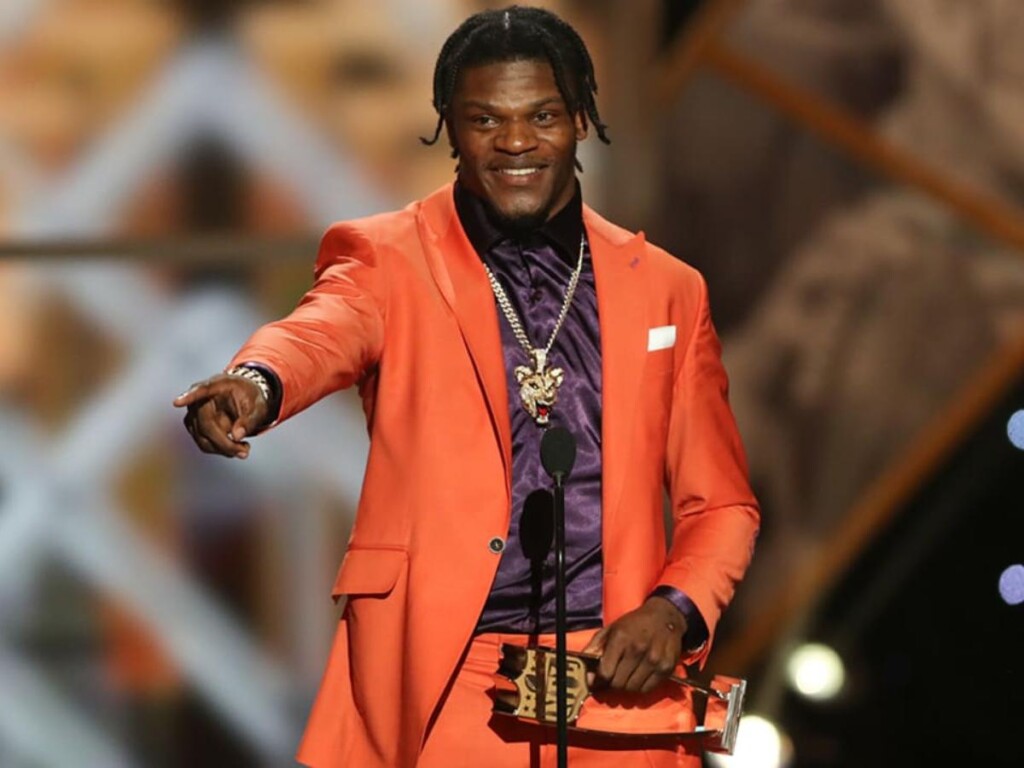 Lamar Jackson wins the 2019 NFL MVP (Image via NFL.com)